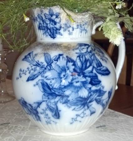 Petunia (Flow Blue) by Cumberlidge&amp;Humpreys