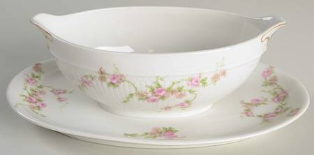 CHF536 Gravy Boat with Attached Underplate