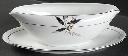 571 (Verge) Gravy Boat with Attached Underplate