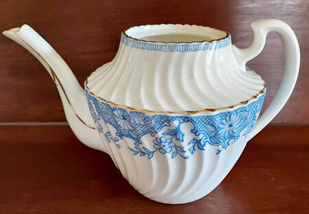 1431 Teapot No Lid