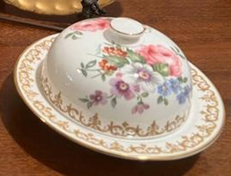 England's Bouquet (Smooth) Round Covered Butter