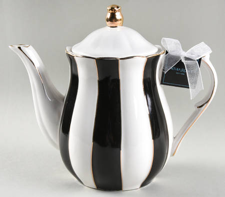 C6Y3 Black Teapot & Lid