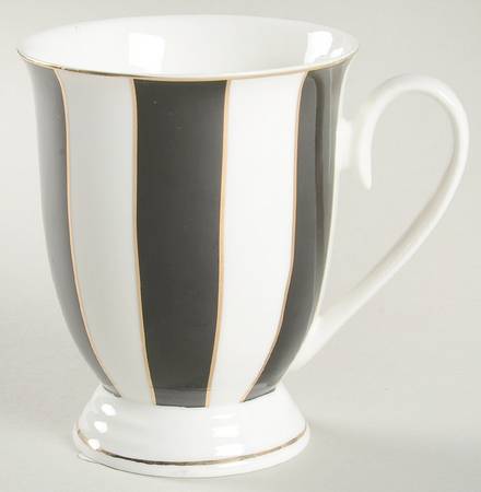 C6Y3 Black Footed Mug