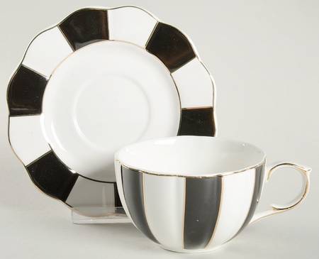 C6Y3 Black Flat Cup & Saucer Set