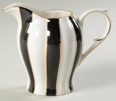 C6Y3 Black Creamer