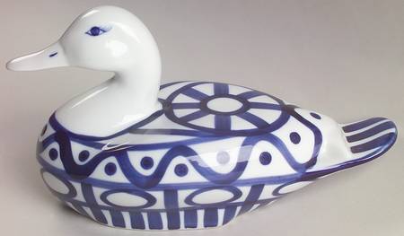 Arabesque (Sri Lanka, Phillipines) Figurine