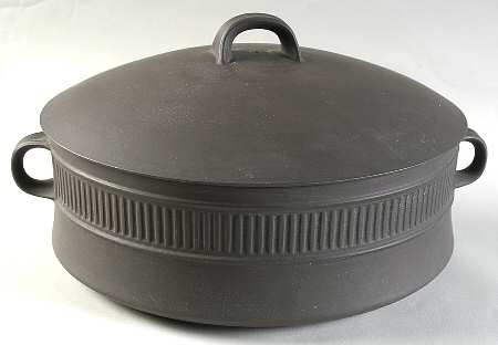 Flamestone Fluted Brown (Older) 4 Quart Round Covered Casserole