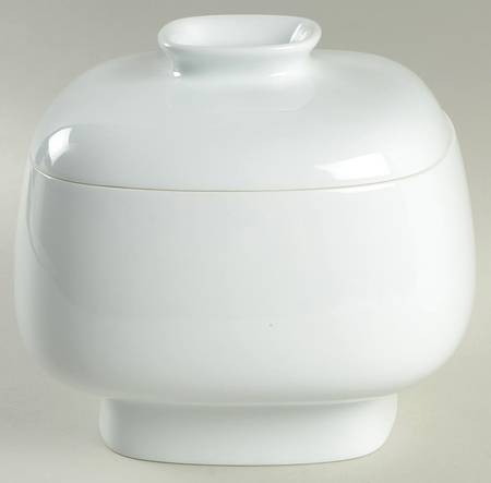 Magnolia White 2 Quart Square Casserole with Ceramic Lid