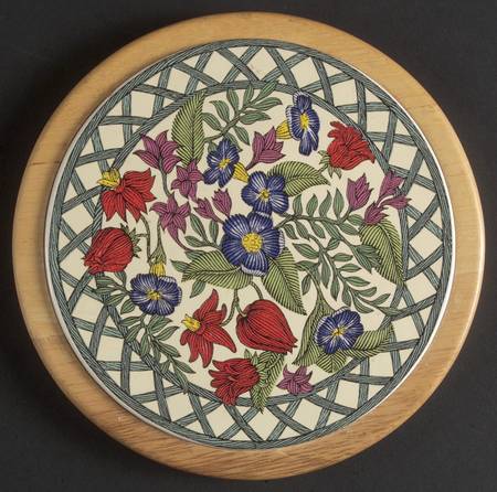 Nordic Garden-Lattice & Ribbon Wood Frame Trivet