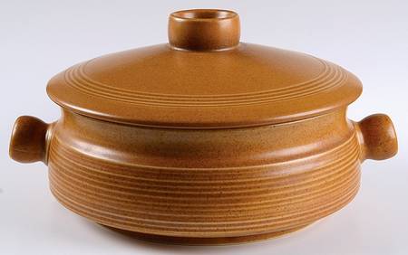 Canterbury 2.75 Qt Round Covered Casserole