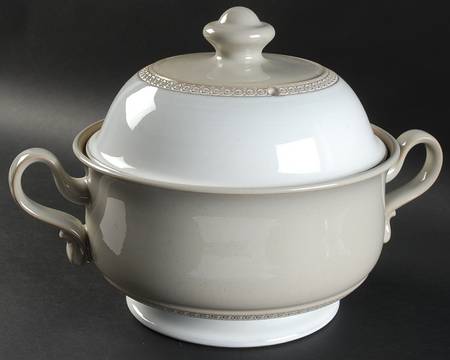 Champagne 2 Qt Round Covered Casserole