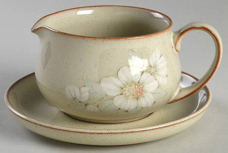 Daybreak Gravy Boat & Underplate