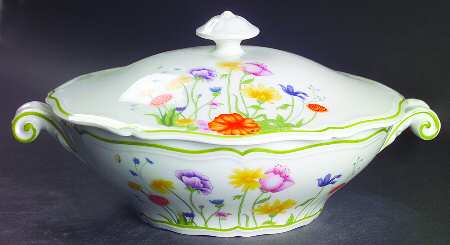 English Garden Round Covered Vegetable