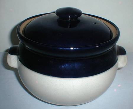 Potpourri Blue 5 Quart Round Covered Casserole