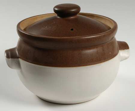 Potpourri White 1.5 Qt Round Covered Casserole