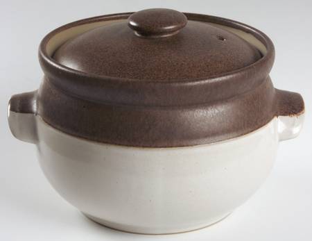 Potpourri White 2.5 Qt Round Covered Casserole