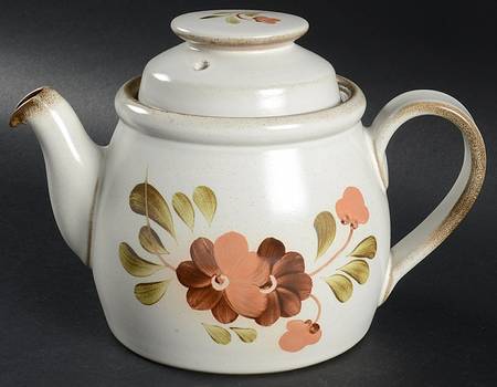 Serenade (Stoneware) Teapot & Lid