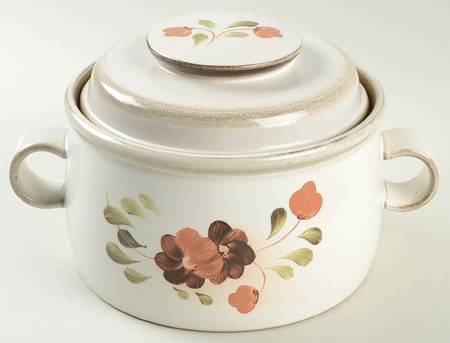 Serenade (Stoneware) 2.5 Qt Round Covered Casserole
