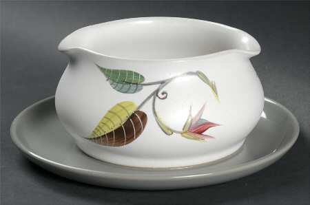 Spring Round Gravy Boat/Attached Underplate