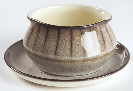 Studio Gravy Boat with Attached Underplate