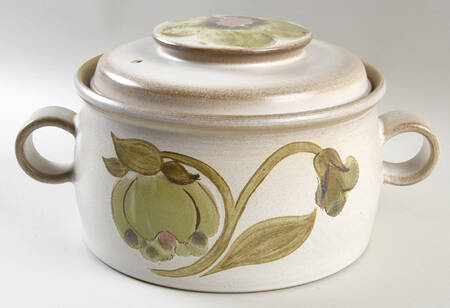 Troubadour 2 Qt Round Covered Casserole