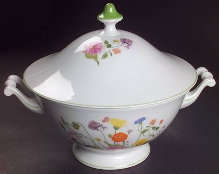 Wonderland Round Covered Vegetable