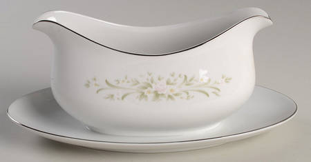 Larksong Gravy Boat with Attached Underplate