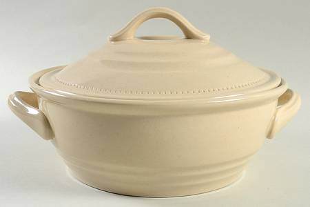 Craft Colors Oatmeal 2 Qt Round Covered Casserole