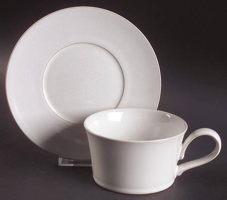 Signature (Coupe) Flat Cup & Saucer Set