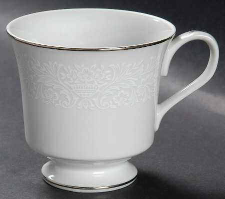 Lace Point Footed Cup