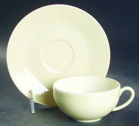 Color Spirit Vanille Flat Cup & Saucer Set