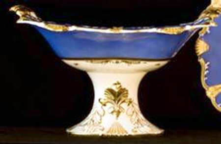 DAV26 Large Footed Fruit Bowl