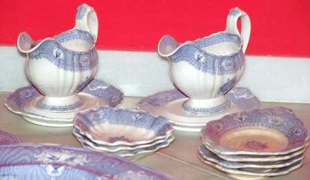 DAV27 Gravy Boat & Underplate