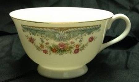 DIA33 Footed Cup