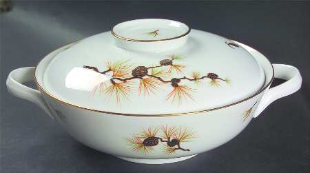 Canadian Pine Round Covered Vegetable