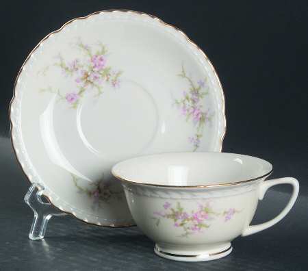 Sandra Footed Cup & Saucer Set