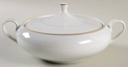 Touch of Gold (Japan) Round Covered Vegetable