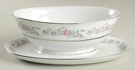 Bella Flora Gravy Boat with Attached Underplate