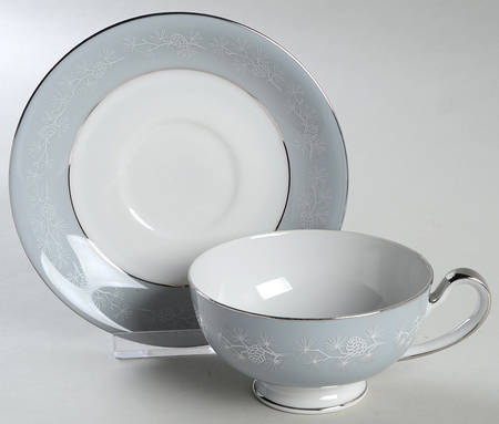 Belle Fonte Footed Cup & Saucer Set