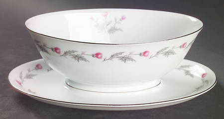 Thistle Gravy Boat with Attached Underplate