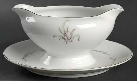 Wildbrook Gravy Boat with Attached Underplate