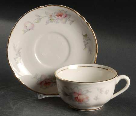 Regal Poppy Flat Cup & Saucer Set
