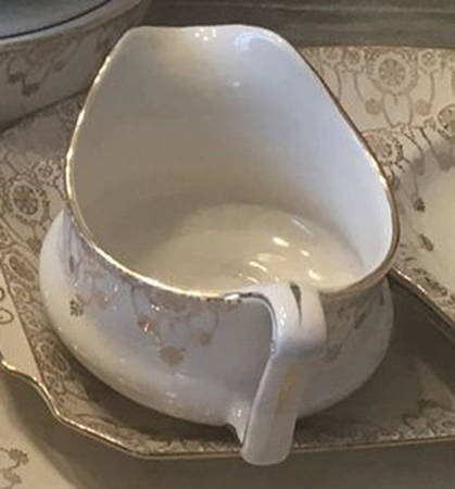 Pendant Gravy Boat by Royal Albion