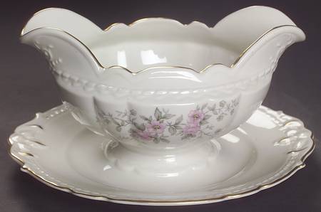 EMB54 Gravy Boat with Attached Underplate