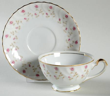 Terrace Footed Cup & Saucer Set