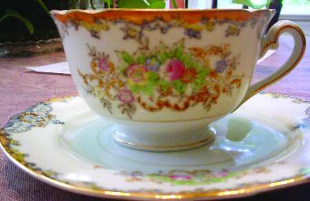 EMP104 Footed Cup & Saucer Set