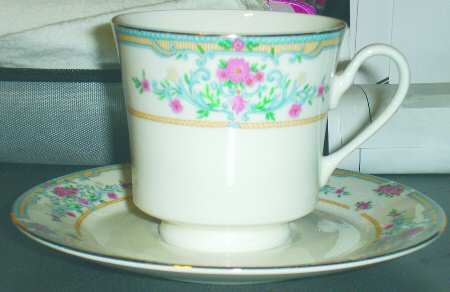 EAH1 Footed Cup & Saucer Set