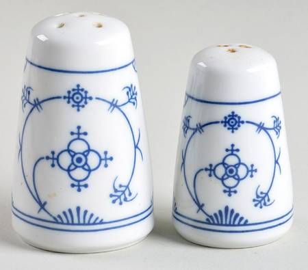 Blau Saks Salt & Pepper Set