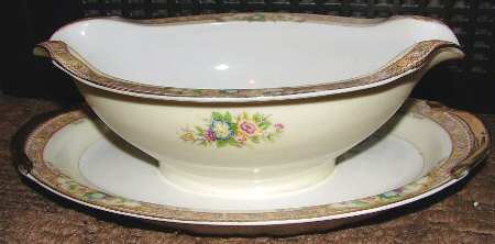 ESO29 Gravy Boat with Attached Underplate