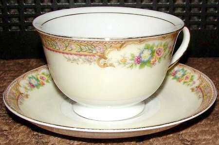 ESO29 Footed Cup & Saucer Set